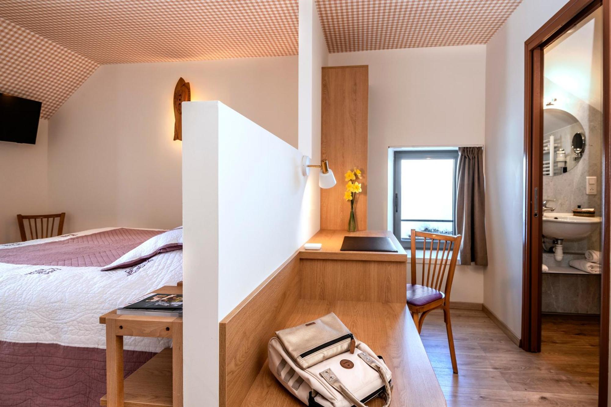 Hotel Restaurant De La Poste Et La Grange Detente, Espace Bien-Etre Châteauneuf-de-Randon 外观 照片